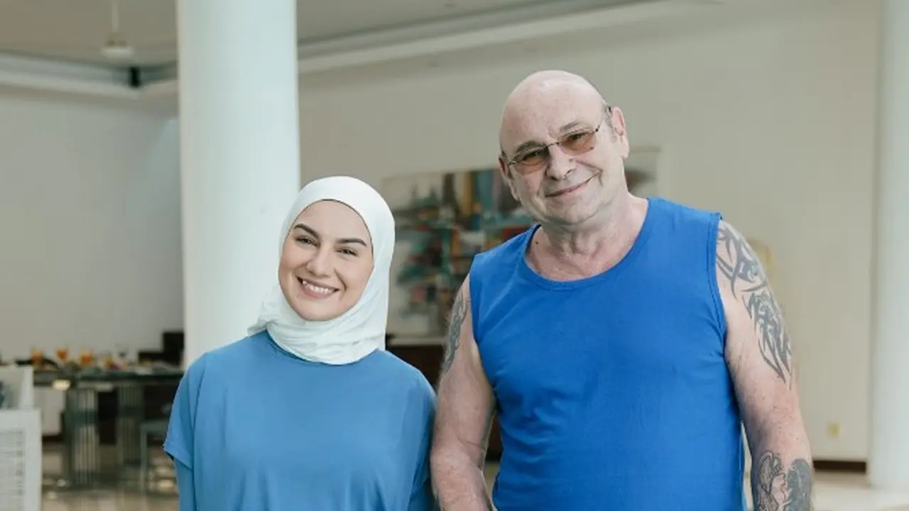 Irish Bella dan Ayahnya, Johan De Beule