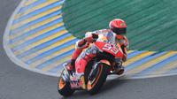 Pembalap Repsol Honda, Marc Marquez, menjadi yang tercepat pada sesi latihan bebas ketiga (FP3) MotoGP Prancis yang berlangsung di Sirkuit Le Mans, Sabtu (15/5/2021) sore WIB. (AFP/Jean-Francois Monier)