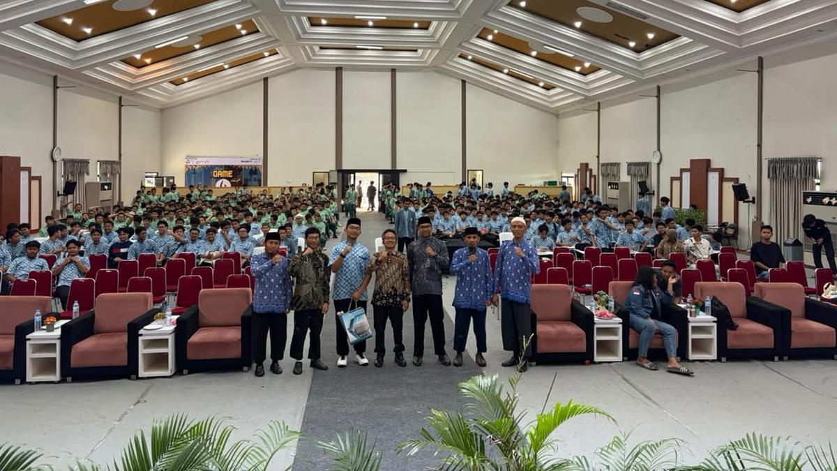 Di Hadapan 1.000 Santri Al Binaa, Taufiq Supriadi Tantang Pesantren Raih Predikat Sekolah Adiwiyata
