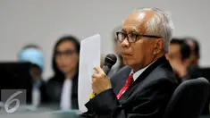 Tersangka kasus dugaan korupsi suap majelis hakim dan panitera PTUN Medan OC Kaligis menjalani sidang dengan agenda pembacaan Eksepsi di Pengadilan Tipikor, Jakarta, Kamis (10/09/2015). (Liputan6.com/Andrian M Tunay)