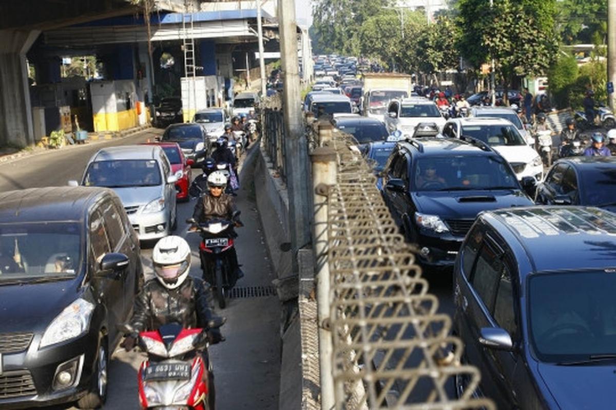 Meski motor masuk Tol JORR, lalu lintas di Fatmawati tetap macet