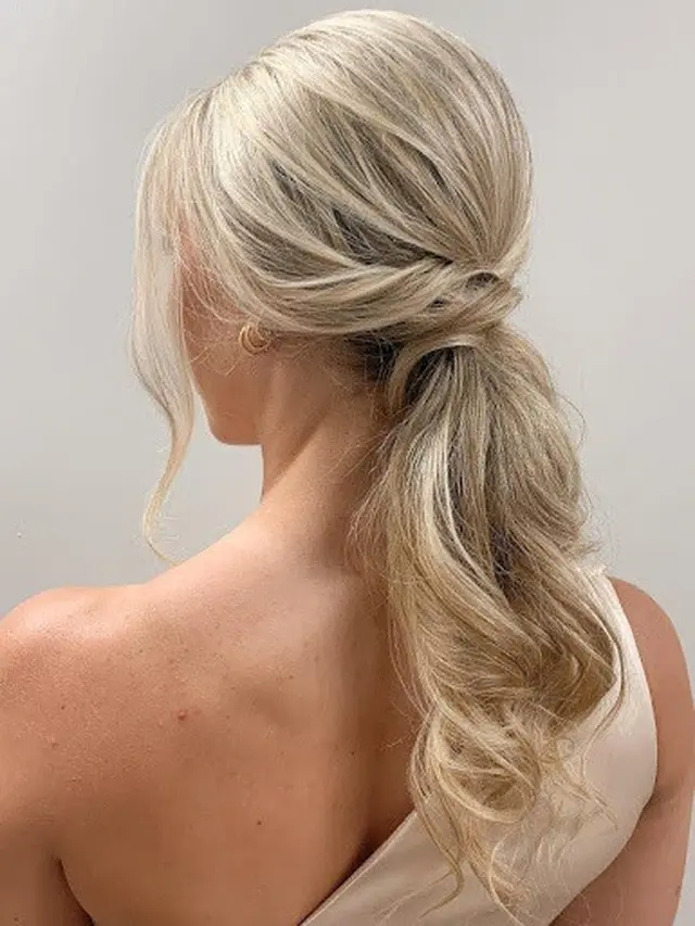 Low Crossover Ponytail (Pinterest/hadviser.com)