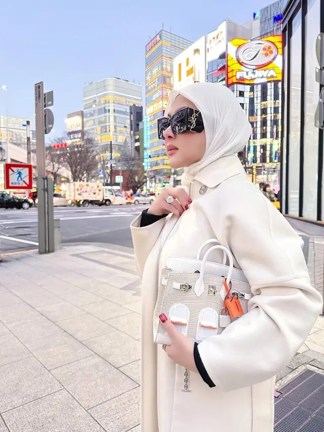 Pilihan Model Tas Putih ala Syahrini (Foto: Instagram @princessyahrini)