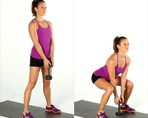 Squat dengan dumbbell./Copyright shutterstock.com