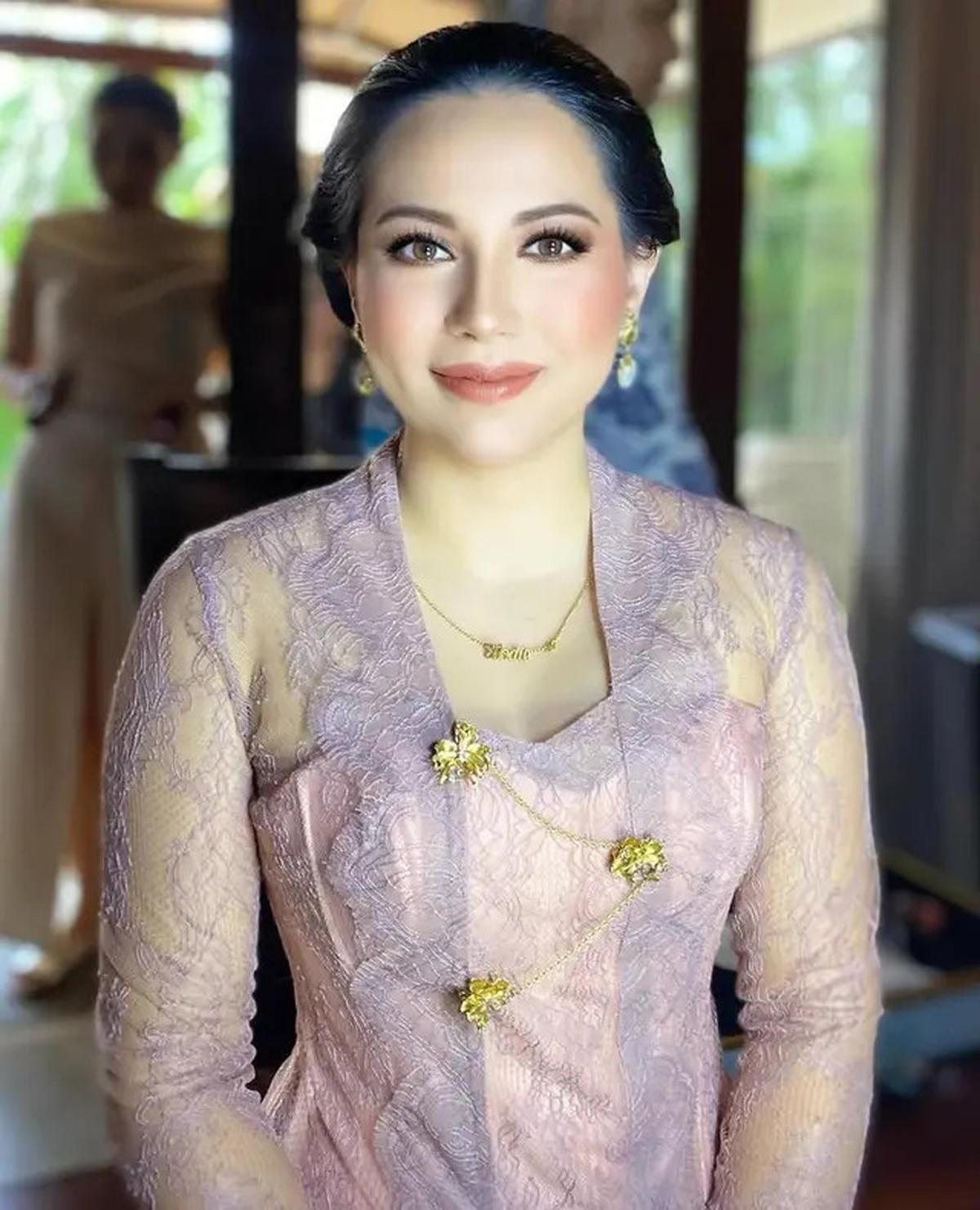 Potret Elodie Bouttier Adik Maxime, Cantik Berkebaya saat Pernikahan Luna Maya dan Sang Kakak