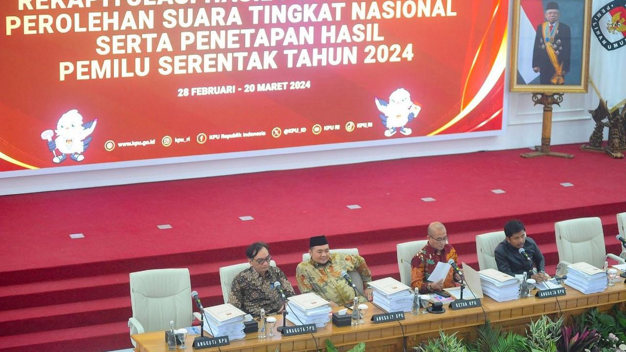 Hanya saja hasilnya diunggah secara terpisah berdasarkan masing-masing tingkatan KPU kota/kabupaten.