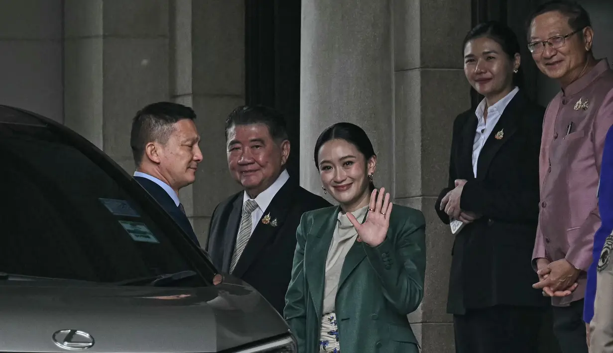 Paetongtarn Shinawatra juga menghadapi penyelidikan terpisah dari Kantor Komisi Nasional Anti-Korupsi (NACC) yang mendalami kemungkinan pelanggaran etik dalam kapasitasnya sebagai pejabat publik. (Lillian SUWANRUMPHA/AFP)