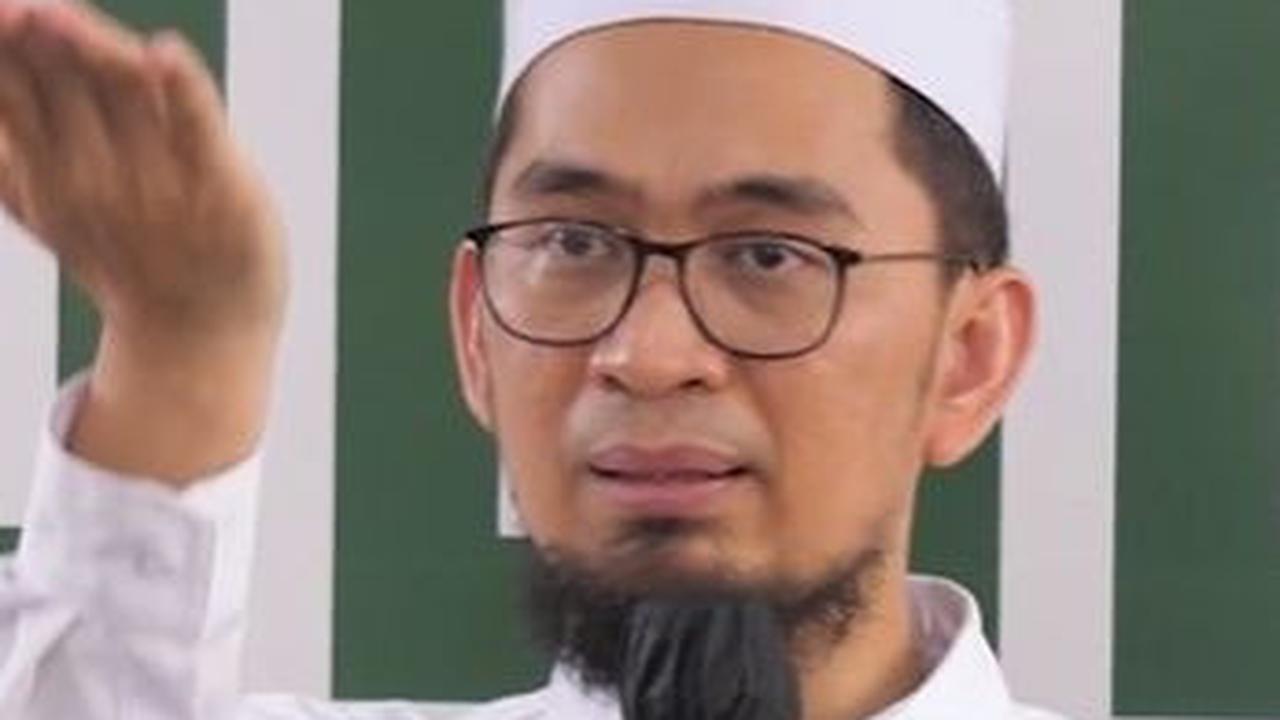 "Ini kelihatan sangat sederhana tapi sayang Allah kadang-kadang dilekatkan lewat ridhonya kedua orangtua," kata Adi Hidayat.