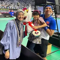 Natasha Rizky Dukung Desta Main Tennis Rans Sport Party (23/12) Sabtu Malam. (Sumber: Instagram/ryana_dea)