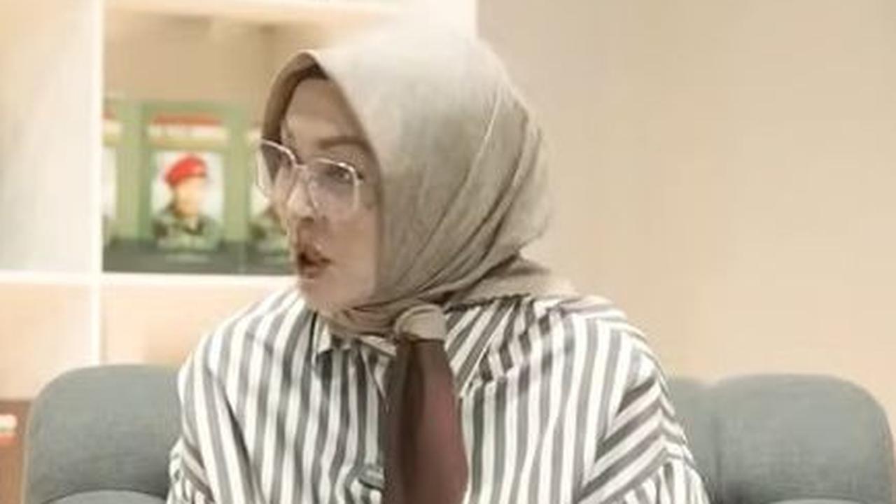 "Jadi di sapu jagat ini gitu biar keliatannya bangor-bangor tapi kalau ngaji kudu wajib harus," kata Angie.<br>