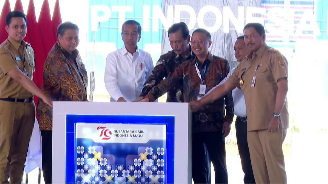 Jokowi Semringah, Pabrik Anoda Baterai Litium di KEK Kendal Dibangun Cuma 10 Bulan