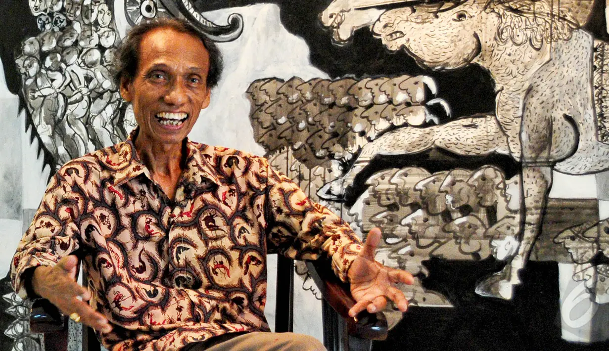 Sri Warso Wahono berbagi cerita tentang proses pembuatan lukisannya, Jakarta, Senin (18/5/2015). Pengambilan tema 'Jakarta 18' sendiri berasal dari jumlah pameran tunggal yang telah dilakoni Sri Warso selama 53 tahun berkarya. (Liputan6.com/Yoppy Renato)