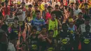 Ribuan pelari mengikuti Jakarta Marathon 2018 di Gelora Bung Karno, Jakarta, Minggu (28/10). Ada lima nomor lari, yakni marathon (42,195 km), half marathon (21 km), 10 K, 5K, dan maratoonz (lari untuk anak-anak). (Liputan6.com/Faizal Fanani)