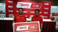 Ceo NBL, Azrul Ananda ketika memperlihatkan bukti kerjasama dengan Telkom Speedy (Thomas/Liputan6.com)