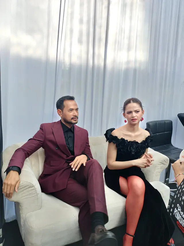 Oka Antara dan Maudy Efrosina
