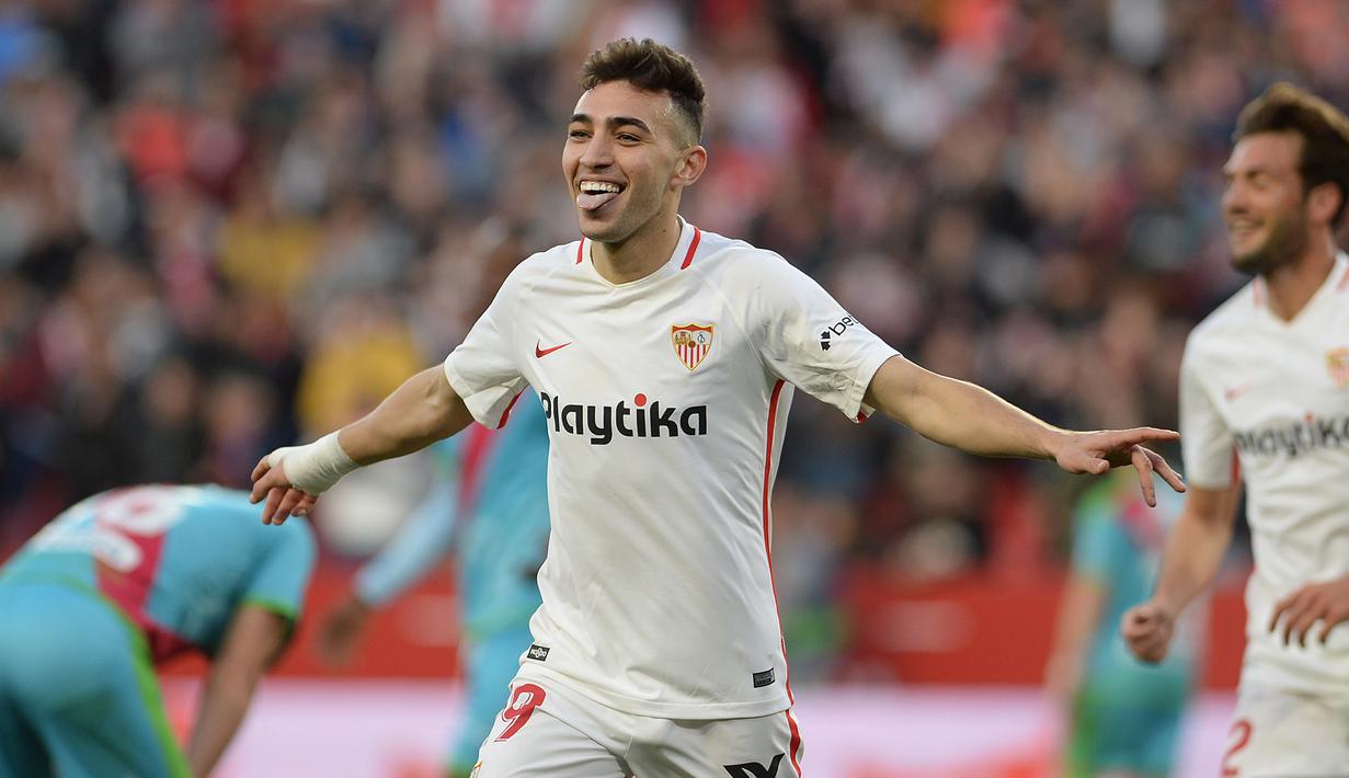 6. Munir El Haddadi (5 gol dan 1 assist) : Striker Sevilla ini memiliki kans kuat untuk mengejar jumlah gol Bruno Fernandes di Liga Europa. Pemain asal Sanyol ini telah mencetak 5 gol dan hanya terpaut 2 gol oleh Bruno Fernandes yang berada di puncak top skor sementara. (AFP/ Cristina Quicler)