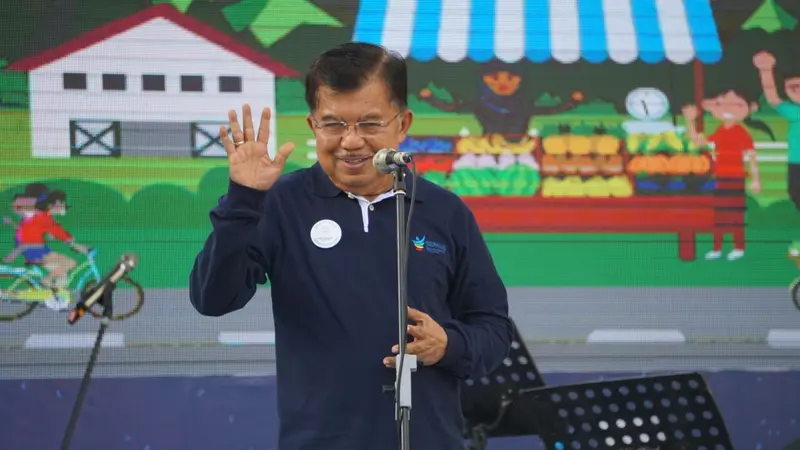 Peringatan Hari Kesehatan Nasional (HKN) Wakil Presiden Jusuf Kalla (JK) menyampaikan agar masyarkat membiasakan hidup sehat.