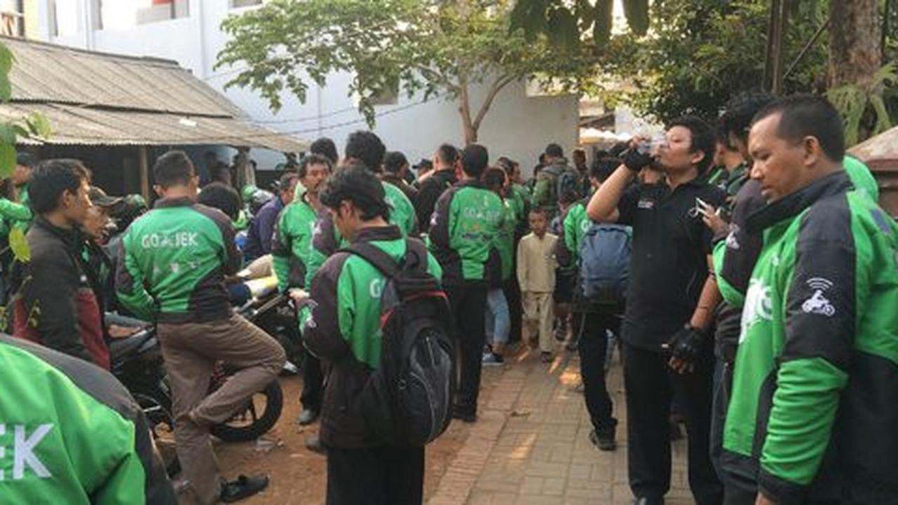 Ratusan rekan datangi rumah pengemudi GO-JEK tewas ditabrak Kopaja