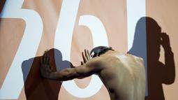 Perenang Jepang melakukan pemanasan jelang final nomor 100 meter gaya bebas putra pada Asian Games 2018 di Stadion Akuatik Gelora Bung Karno Senayan, Jakarta Kamis (23/8/2018). (Bola.com/Peksi Cahyo)