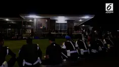 Presiden Jokowi mengajak para paspampres ketika malam tahun baru 2019.
