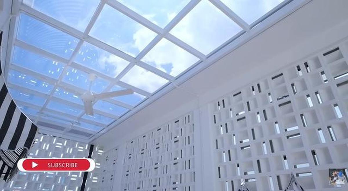 5 Potret Mushola Semi Outdoor dan Ruang Cuci di Rumah Titi Kamal, Minimalis Modern