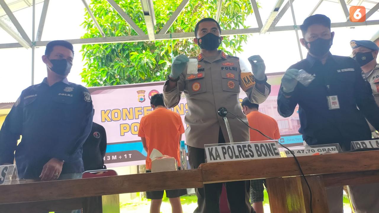 Konferensi pers penangkapan kurir narkoba kelas internasional di Bone (Liputan6.com)