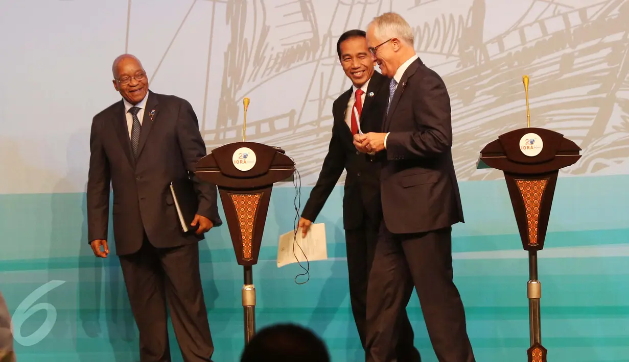 Ki-ka: Presiden Afrika Selatan Jacob Zuma, Presiden RI Joko Widodo dan PM Australia Malcom Turnbull usai memberikan keterangan pers terkait hasil KTT IORA 2017 di JCC, Jakarta, Selasa (7/3). (Liputan6.com/Angga Yuniar)