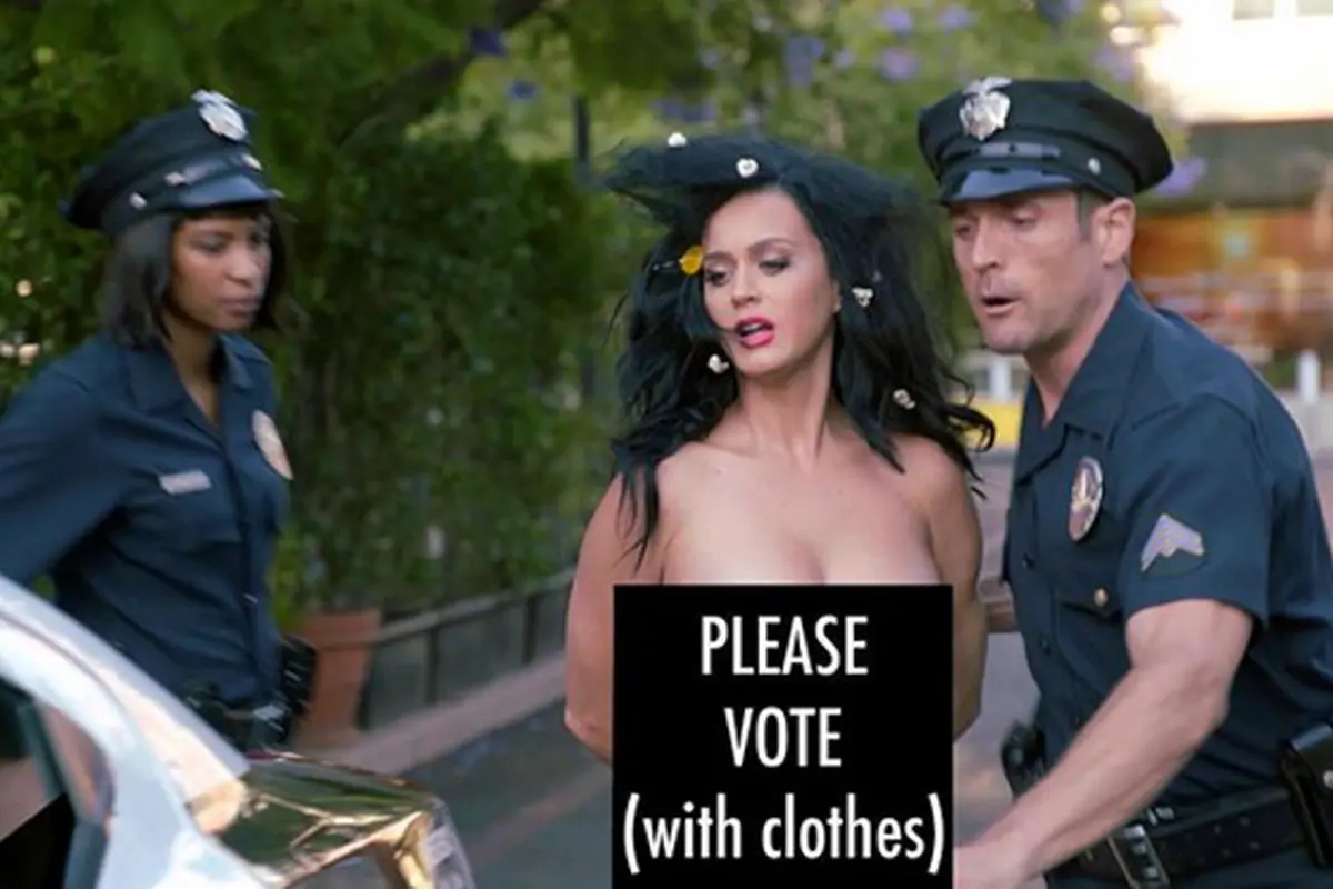 Katy Perry diminta tobat usai tampil bugil untuk mendukung Hillary Clinton