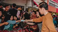 Jokowi War Takjil di Jambil, Beli Kerupuk Kulit, Mi Goreng, Gulai Ayam, Ikan Bakar, Lemper, Bakwan, Es Kelapa, Es Tebu, dan Es Timun Selasii (Foto: Instagram.com/jokowi)