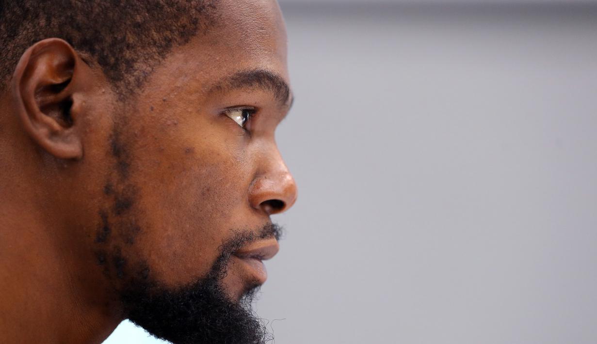 Bintang NBA yang kini berseragam Brooklyn Nets, Kevin Durant, positif terpapar corona. (AFP/Mike Lawrie)