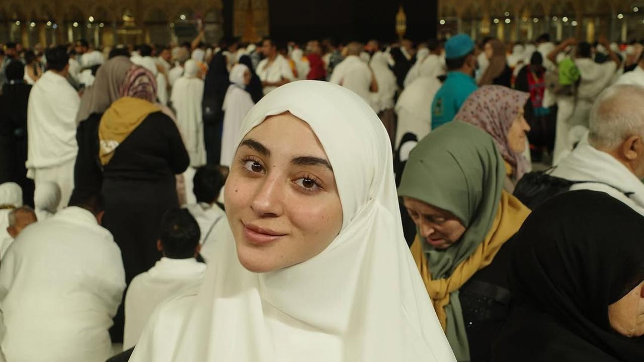 Potret Cantik Margin Wieheerm Jalani Ibadah Umrah Sendiri Tanpa Ali Syakieb, Tetap Terlihat Bahagia
