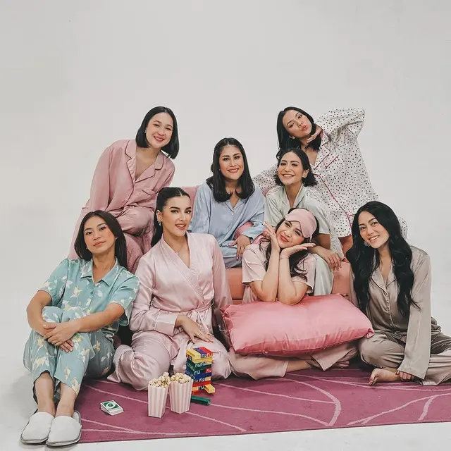 Potret Tasya Farasya Hingga Nagita Slavina Jalani Pemotretan Piama