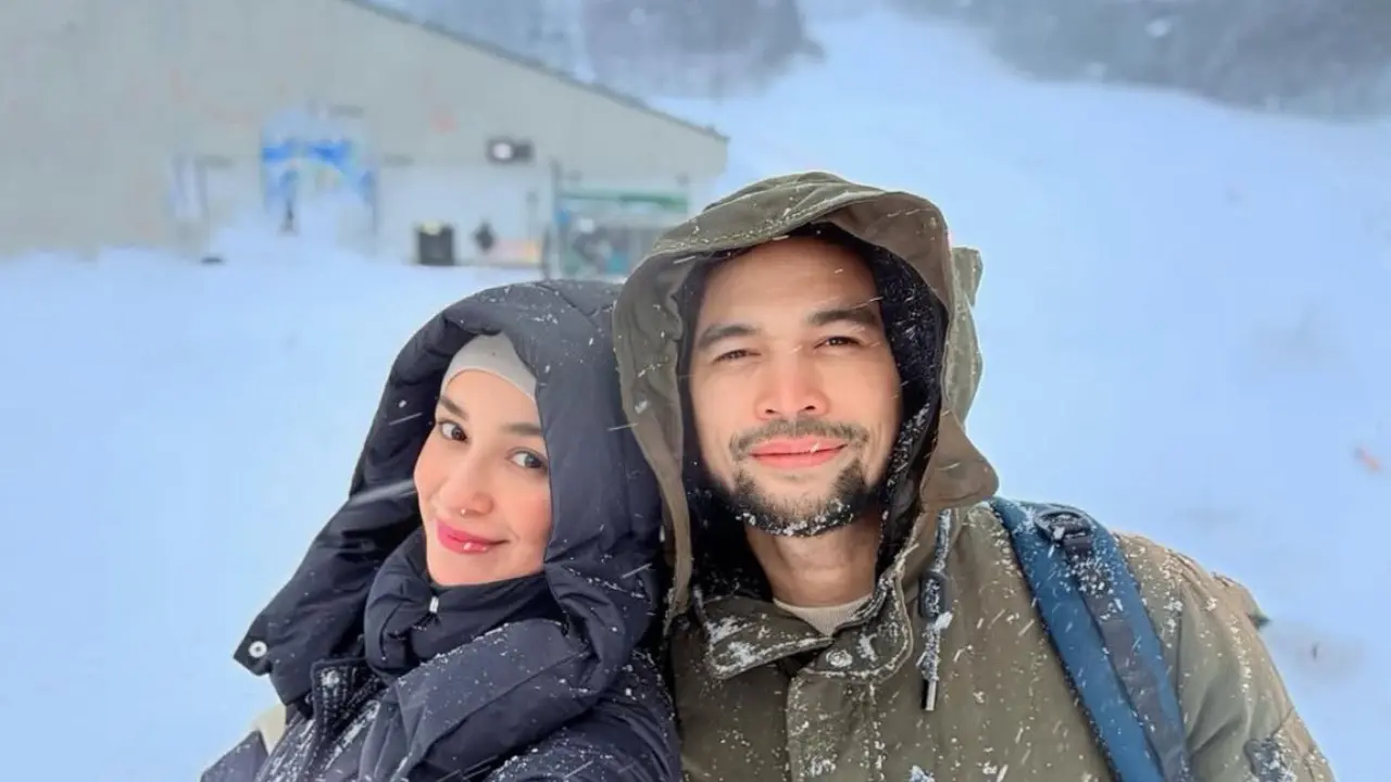 Liburan Shireen Sungkar ke Jepang Hanya Berdua Tengku Wisnu. [@shireensungkar]