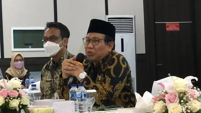 Menteri Desa PDTT Abdul Halim Iskandar, dalam acara ngopi bareng Gus Menteri di Kantor Kemendes PDTT, Jakarta (11/8/2022).