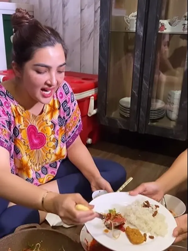 Ashanty membuat makanan Thailand (Instagram/ashanty_ash)