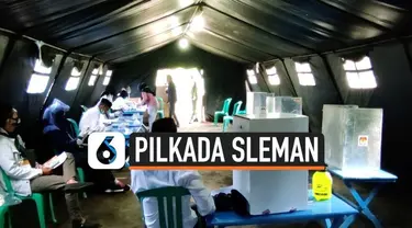 Pengungsi Merapi mengikuti Pilkada di Sleman DIY. Lokasi TPS digeser untuk memudahkan para pengungsi mencoblos.