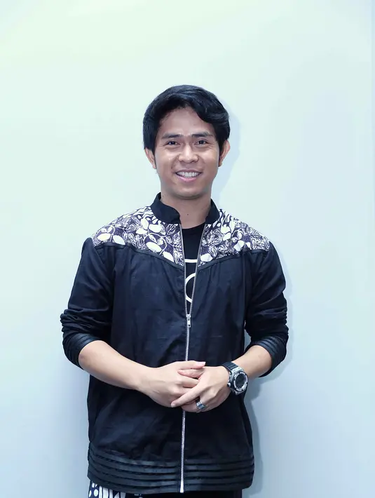 Sebagai salah satu pengisi acara, penyanyi kelahiran Pangandaran, Jawa Barat ini mengaku senang. Ia turut membacakan nominasi untuk peraih penghargaan. (Nurwahyunan/Bintang.com)