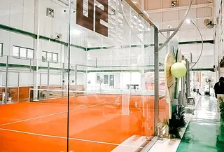 Tren lapangan padel di Jakarta kian meroket, menarik banyak kalangan. Penasaran mengapa olahraga ini begitu digandrungi dan bagaimana perkembangannya? (Peruri)