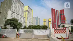 Suasana di RSDC Wisma Atlet Kemayoran, Jakarta, Jumat (17/15/2021). Rumah Sakit Darurat Covid-19 (RSDC) Wisma Atlet Kemayoran memberlakukan lockdown menyusul temuan adanya petugas kebersihan di tempat itu yang terpapar varian baru corona B.1.1.529 atau Omicron. (Liputan6.com/Faizal Fanani)