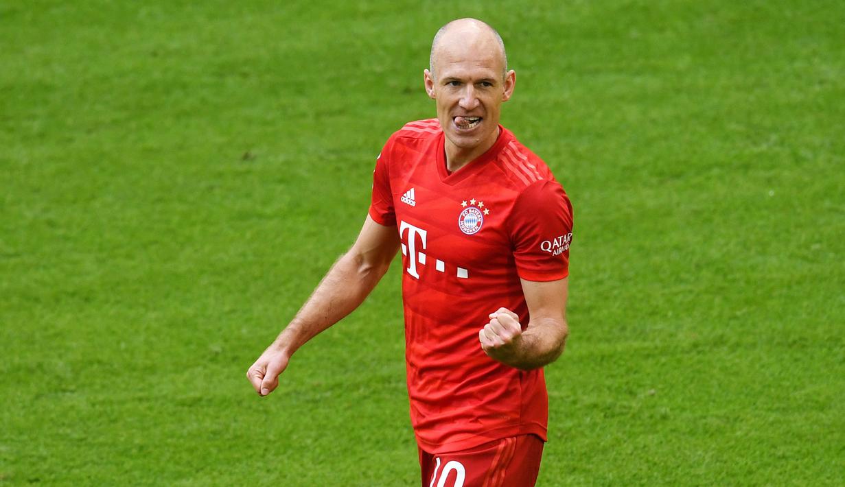 1. Arjen Robben - Mantan bintang Bayern Munchen ini memutuskan gantung sepatu pada akhir musim 2018-2019. Namun, sang pemain baru-baru ini memutuskan untuk kembali ke lapangan hijau untuk memperkuat klub profesional pertamanya, FC Groningen. (AFP/Christof Stache)