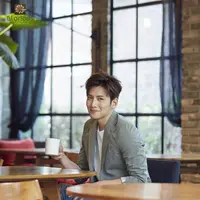 “Anggap saja nanti kamu sedang beristirahat selama dua tahun, namun jangan terlalu banyak makan ramen. Jangan banyak bermain games dan baca buku yang banyak,” pungkas Choi Tae Joon. (Instagram/jichangwook)