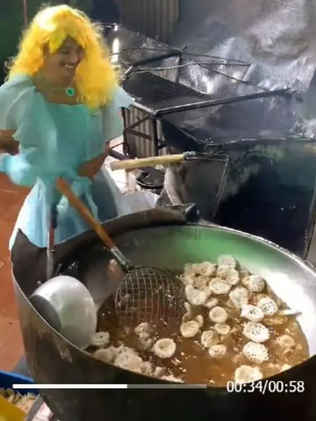Outfit Nyeleneh Tukang Goreng Kerupuk