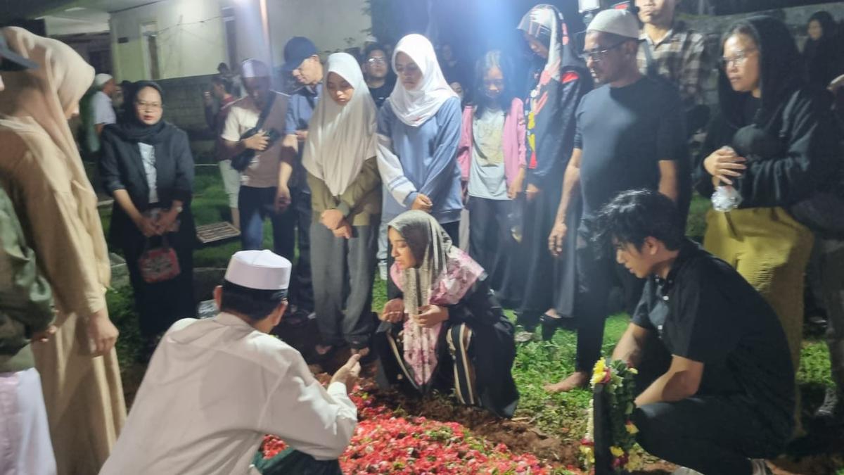Hamdan ATT Dimakamkan di TPU Kampung Dukuh Jakarta Timur, Perwakilan Keluarga Sampaikan Kesaksian tentang Almarhum Semasa Hidup
