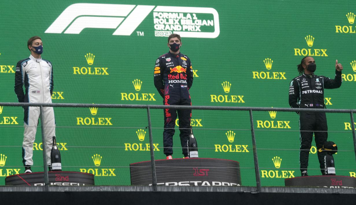 Keputusan tersebut membuat Pembalap Red Bull Racing, Max Verstappen diputuskan sebagai pemenang, disusul oleh George Russell dari Williams, dan Lewis Hamilton dari Mercedes. Meskipun begitu, poin yang diraih hanya setengahnya dari balapan normal. (Foto: AP/Francisco Seco)