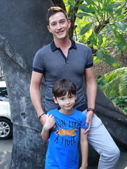 Sebagai single parent, ia juga tidak merasa sedih. Lantaran ia bisa memanfaatkan bersama dengan putranya Kenzou, hasil pernikahannya dengan Tamara. (Galih W. Satria/Bintang.com)