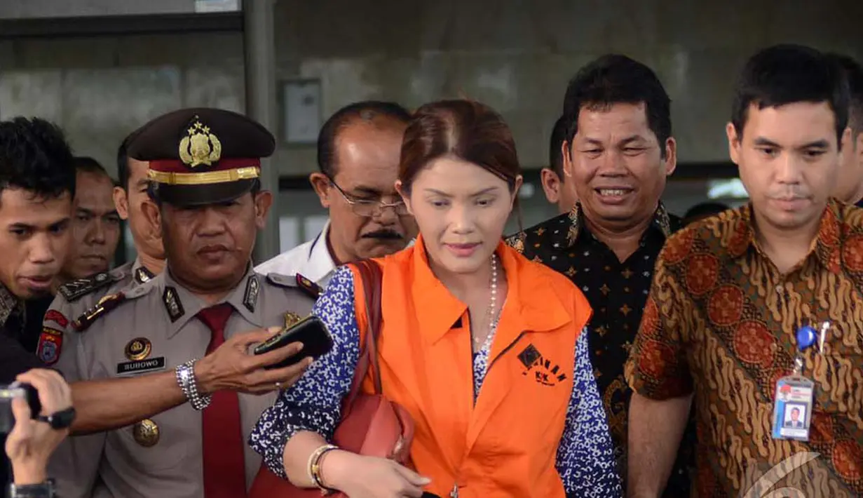 KPK kembali memanggil Artha Meris Simbolon dalam penyidikan kasus dugaan suap terhadap Rudi Rubiandini, Jakarta, Jumat (4/7/2014) (Liputan6.com/Miftahul Hayat)