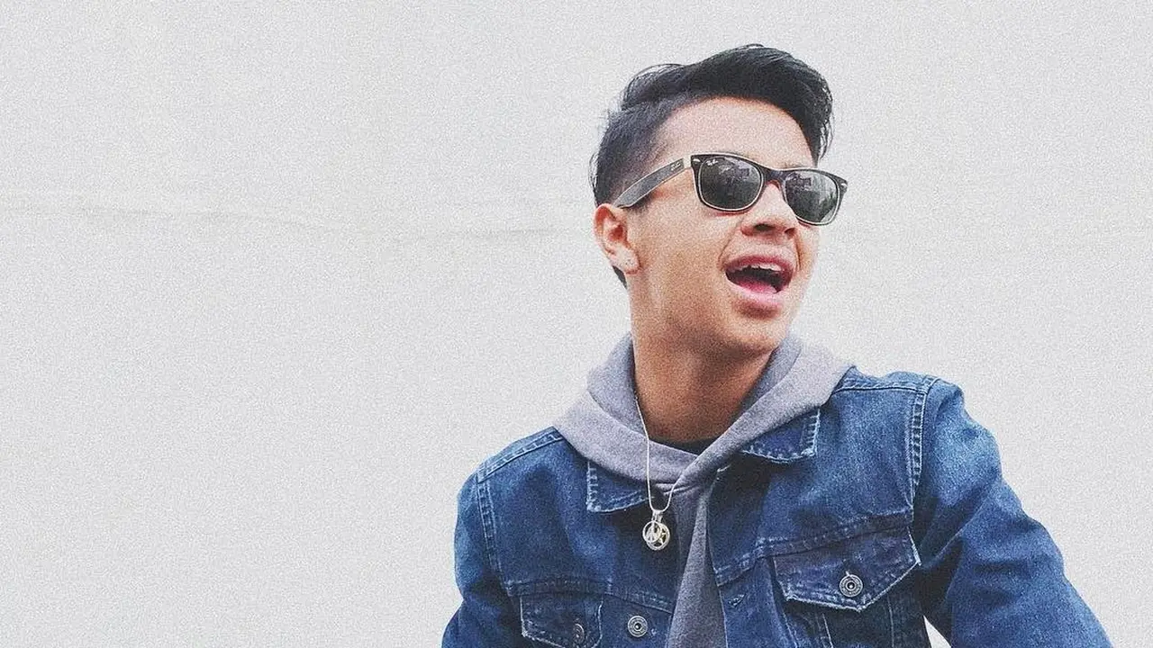 Bastian Steel