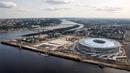 Suasana proyek pembangunan Stadion Nizhny Novgorod, Rusia, Sabtu (26/8/2017). Stadion ini merupakan salah satu dari 12 stadion yang akan digunakan untuk perhelatan akbar Piala Dunia 2018 di Rusia. (AFP/Mladen Antonov)