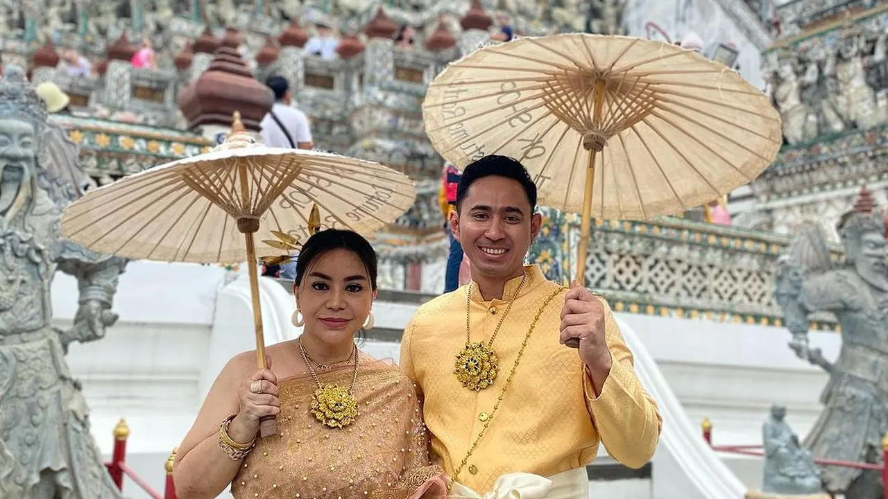 6 Potret Anisa Bahar dan Pacar Brondong Selama Liburan di Thailand, Tampil Mesra