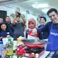 Demo memasak oleh Chef Nicky Tirta di Rumah Indofood Jakarta Fair 2019, JIExpo Kemayoran, Jakarta Pusat, 21 Juni 2019. (Daniel Kampua/Fimela.com)